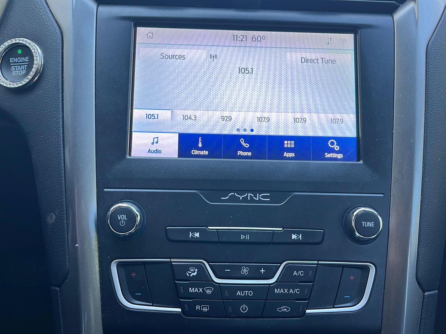 Used 2020 Ford Fusion SE FWD image 14