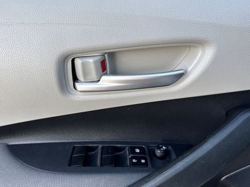 Used 2020 Toyota Corolla LE FWD image 11