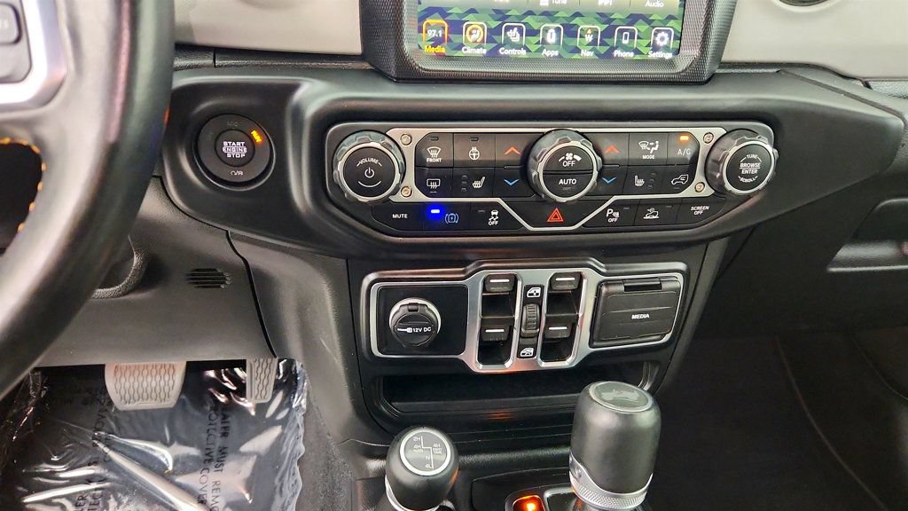 Used 2022 Jeep Wrangler Unlimited Sahara AWD/4WD image 17