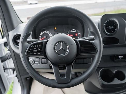 Used 2023 Mercedes-Benz Sprinter 4500 image 22
