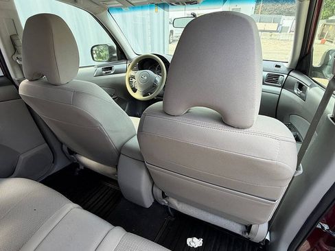 Used 2013 Subaru Forester 2.5X Premium w/ All-Weather Plus Pkg AWD/4WD image 23