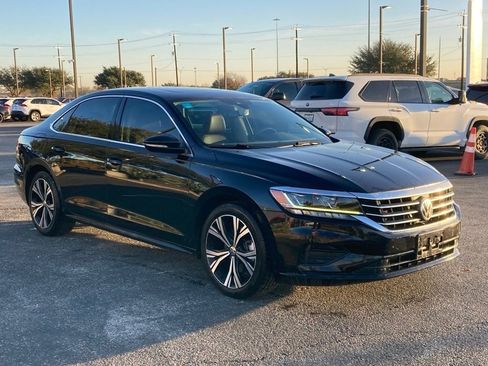 Used 2022 Volkswagen Passat 2.0T SE image 3