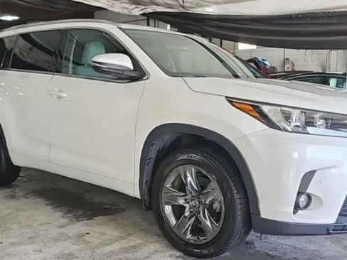 Used 2017 Toyota Highlander Limited Platinum image 4
