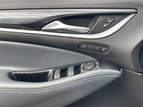 Used 2024 Buick Enclave Premium image 23