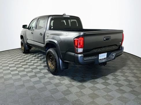 Used 2017 Toyota Tacoma TRD Sport w/ Tow Package (A/T) AWD/4WD image 6