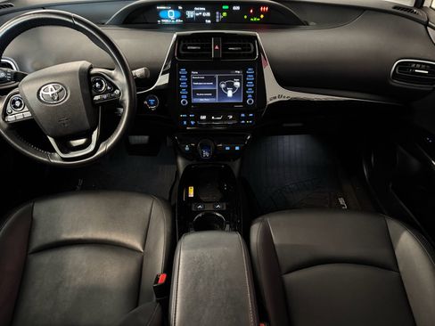 Used 2021 Toyota Prius XLE image 17
