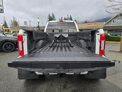 Used 2020 Ford F450 Platinum w/ Camper Package image 16