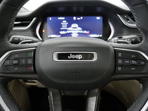 Used 2023 Jeep Grand Cherokee L Limited w/ Luxury Tech Group II AWD/4WD image 17