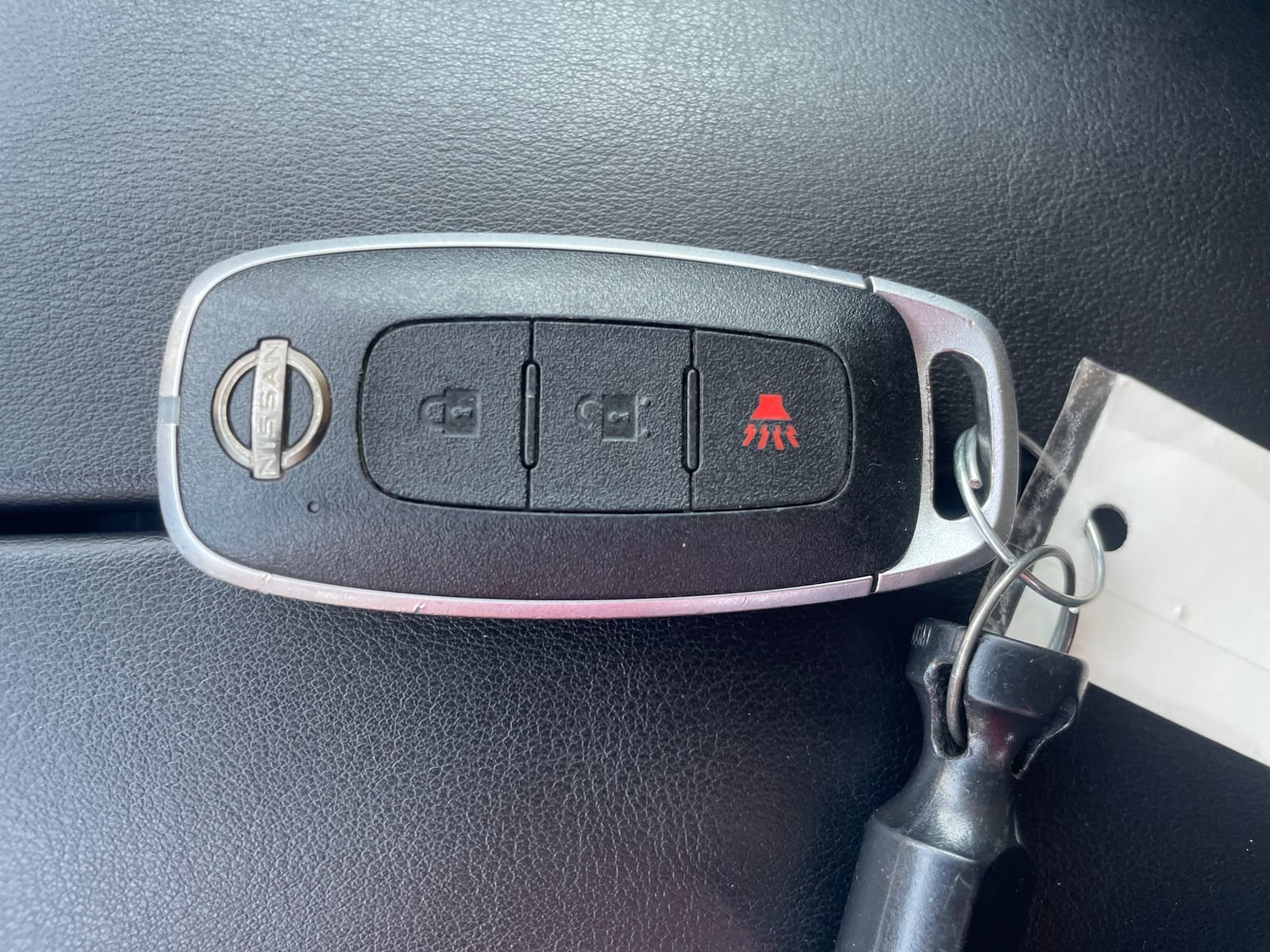 Used 2025 Nissan Rogue S AWD/4WD image 29