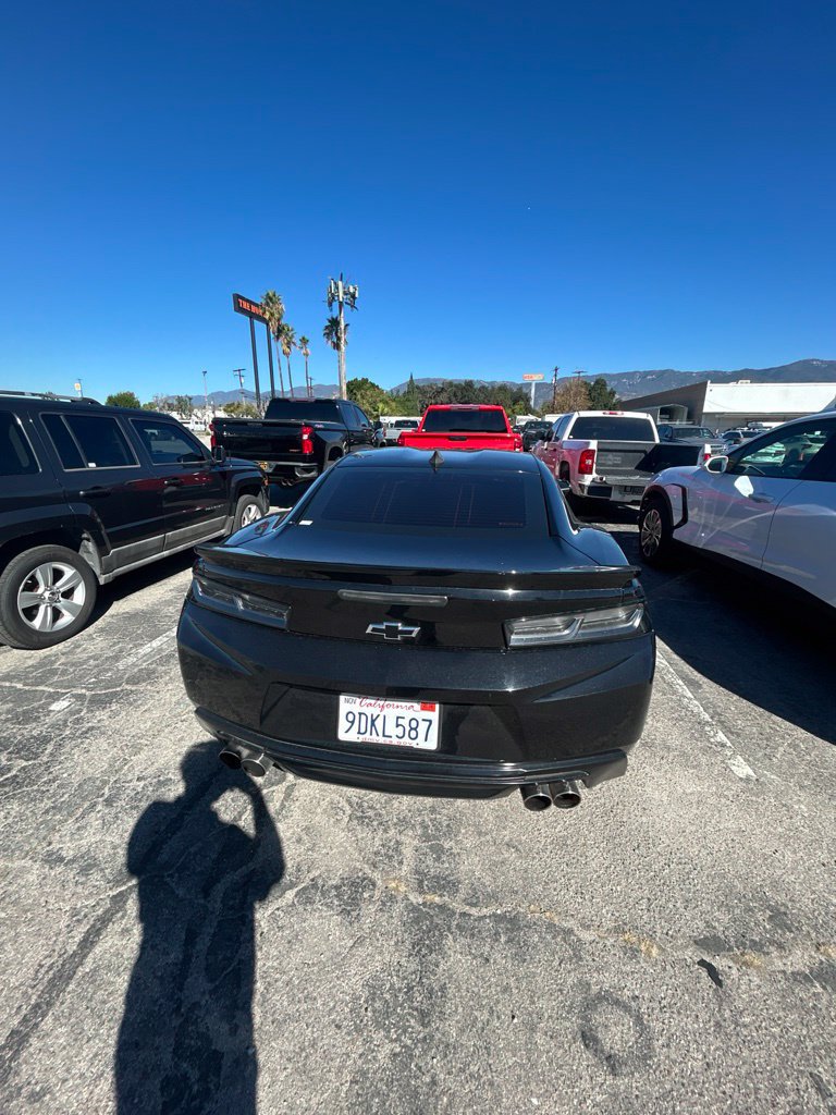 Used 2018 Chevrolet Camaro LT RWD image 9