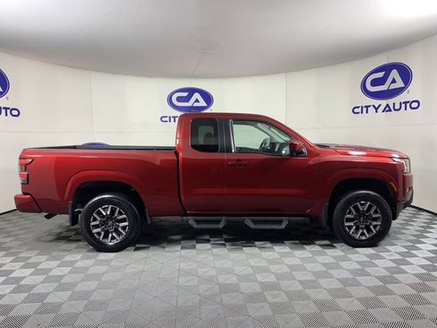 Used 2022 Nissan Frontier SV image 2