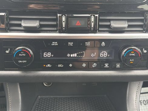 Used 2022 Nissan Pathfinder SL w/ Lighting Package (N92) AWD/4WD image 32