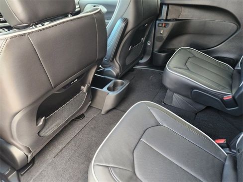 New 2026 Chrysler Pacifica Limited image 22