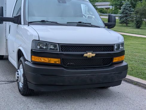 Used 2024 Chevrolet Express 3500 w/ Power Convenience Package RWD image 12