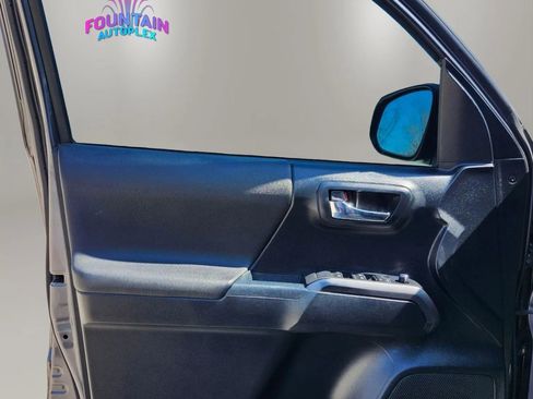 Used 2016 Toyota Tacoma TRD Sport w/ Towing Package image 23