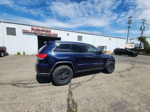 Used 2018 Jeep Grand Cherokee Laredo AWD/4WD image 12