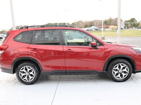 Certified 2022 Subaru Forester Premium image 6