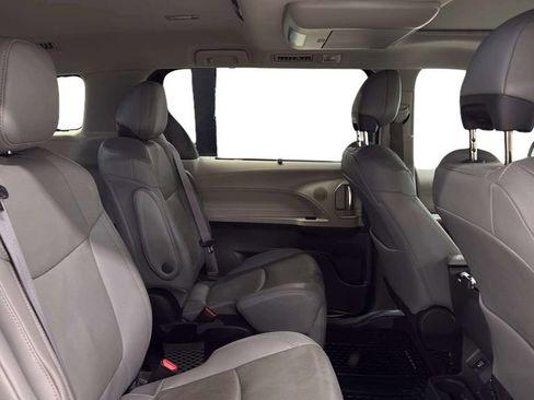 Used 2022 Toyota Sienna Limited AWD/4WD image 17