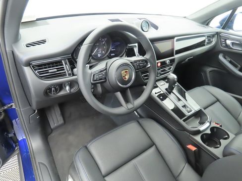 Used 2025 Porsche Macan AWD/4WD image 4