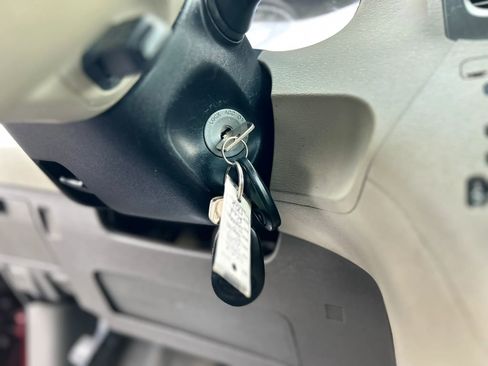 Used 2014 Toyota Sienna L image 32