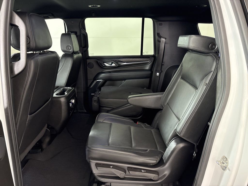 Used 2024 GMC Yukon XL Denali AWD/4WD image 25