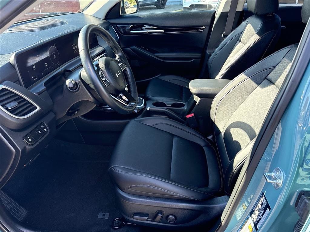 Certified 2025 Kia Seltos EX w/ EX Sunroof Package AWD/4WD image 10