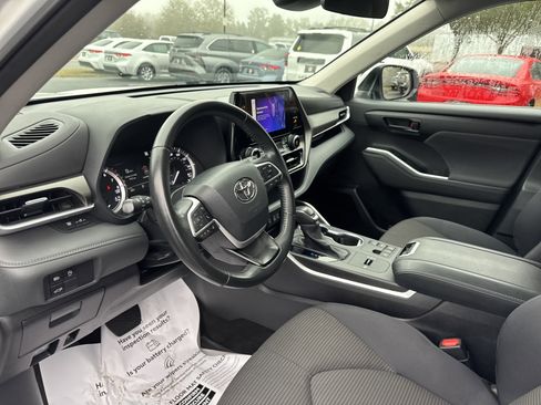 Used 2023 Toyota Highlander LE image 15