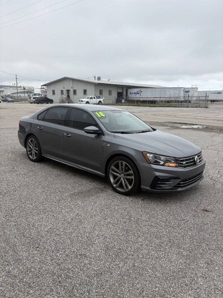 Used 2018 Volkswagen Passat 2.0T S FWD image 3