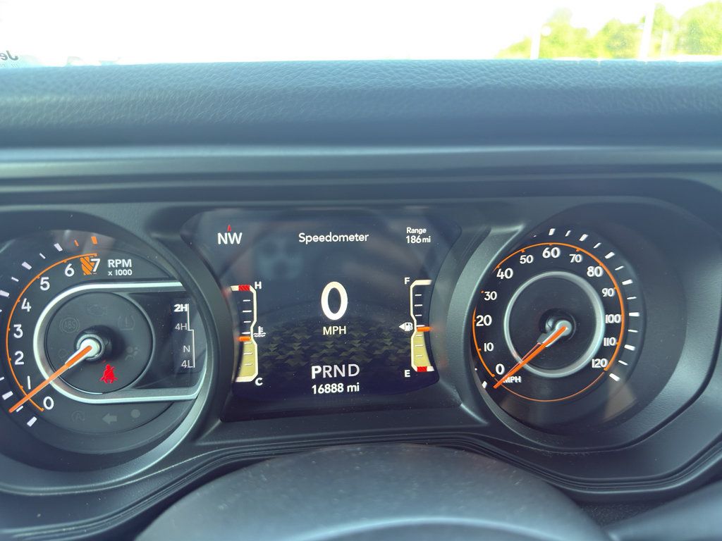 Used 2024 Jeep Gladiator Sport AWD/4WD image 14