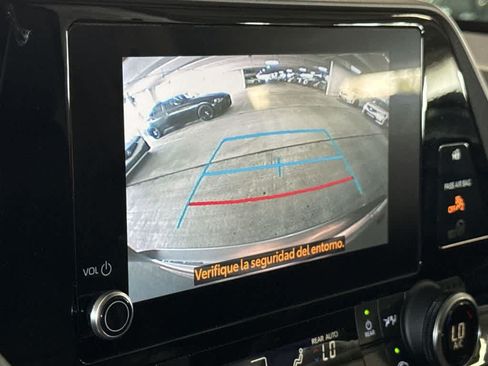 Used 2023 Toyota Highlander XLE FWD image 19