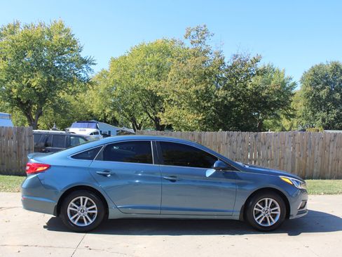 Used 2016 Hyundai Sonata SE w/ Cargo Package image 11
