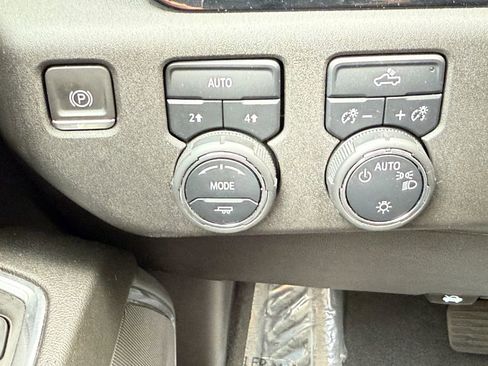 Used 2024 Chevrolet Silverado 1500 LT image 21