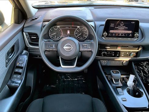 Used 2023 Nissan Rogue S image 5