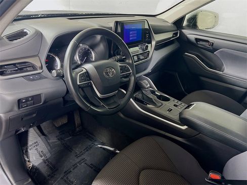 Certified 2023 Toyota Highlander LE image 10