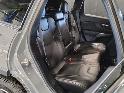 Used 2020 Jeep Cherokee Limited image 19