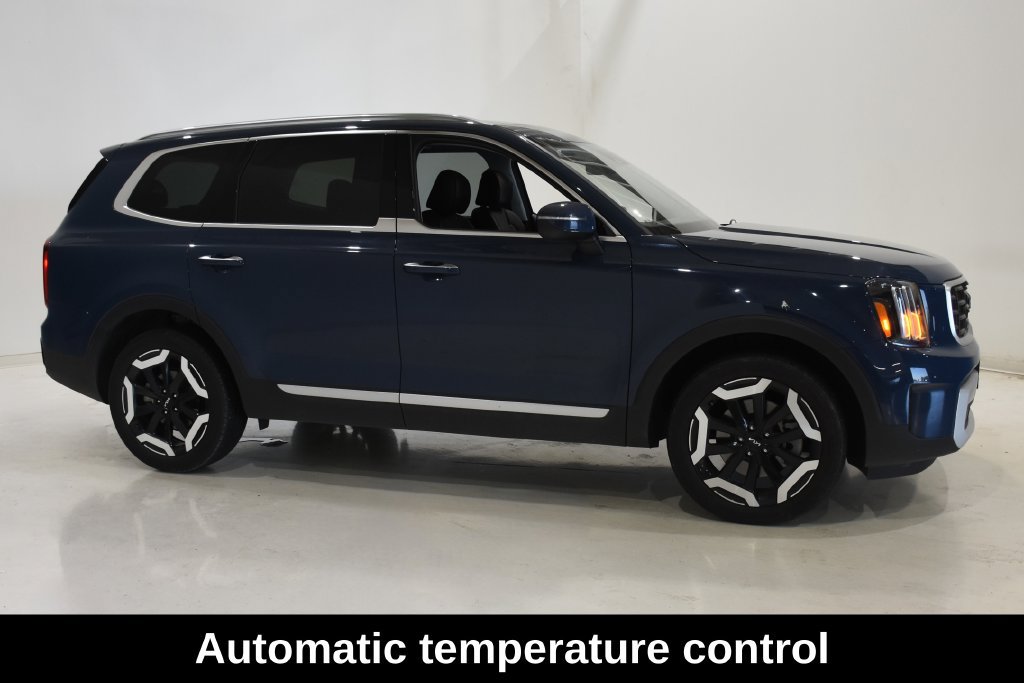 Used 2025 Kia Telluride S FWD image 3