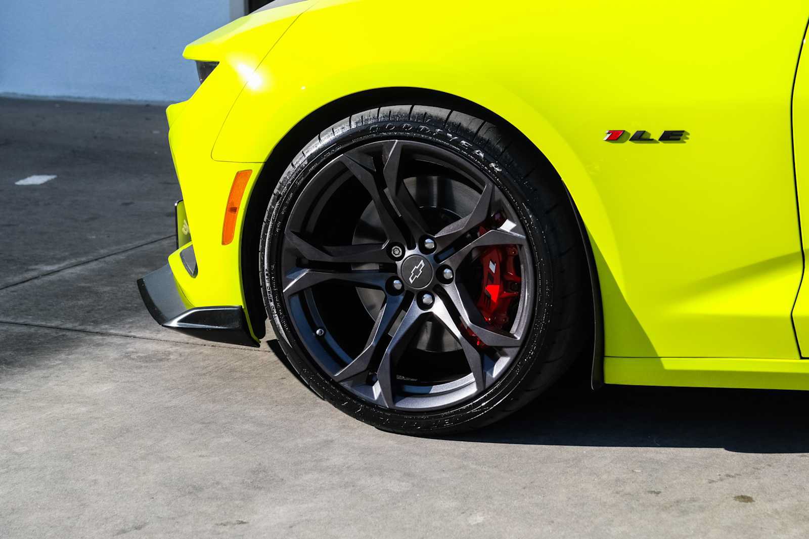 Used 2020 Chevrolet Camaro RWD image 21