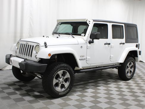 Used 2016 Jeep Wrangler Unlimited Sahara w/ Max Tow Package AWD/4WD image 30