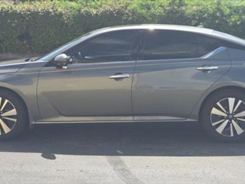 Used 2021 Nissan Altima 2.5 SL FWD image 3