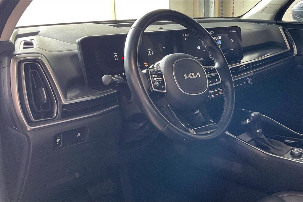 Used 2024 Kia Sorento S FWD image 4