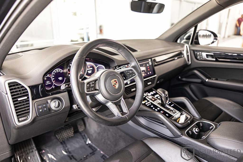 Used 2023 Porsche Cayenne w/ Premium Package AWD/4WD image 20