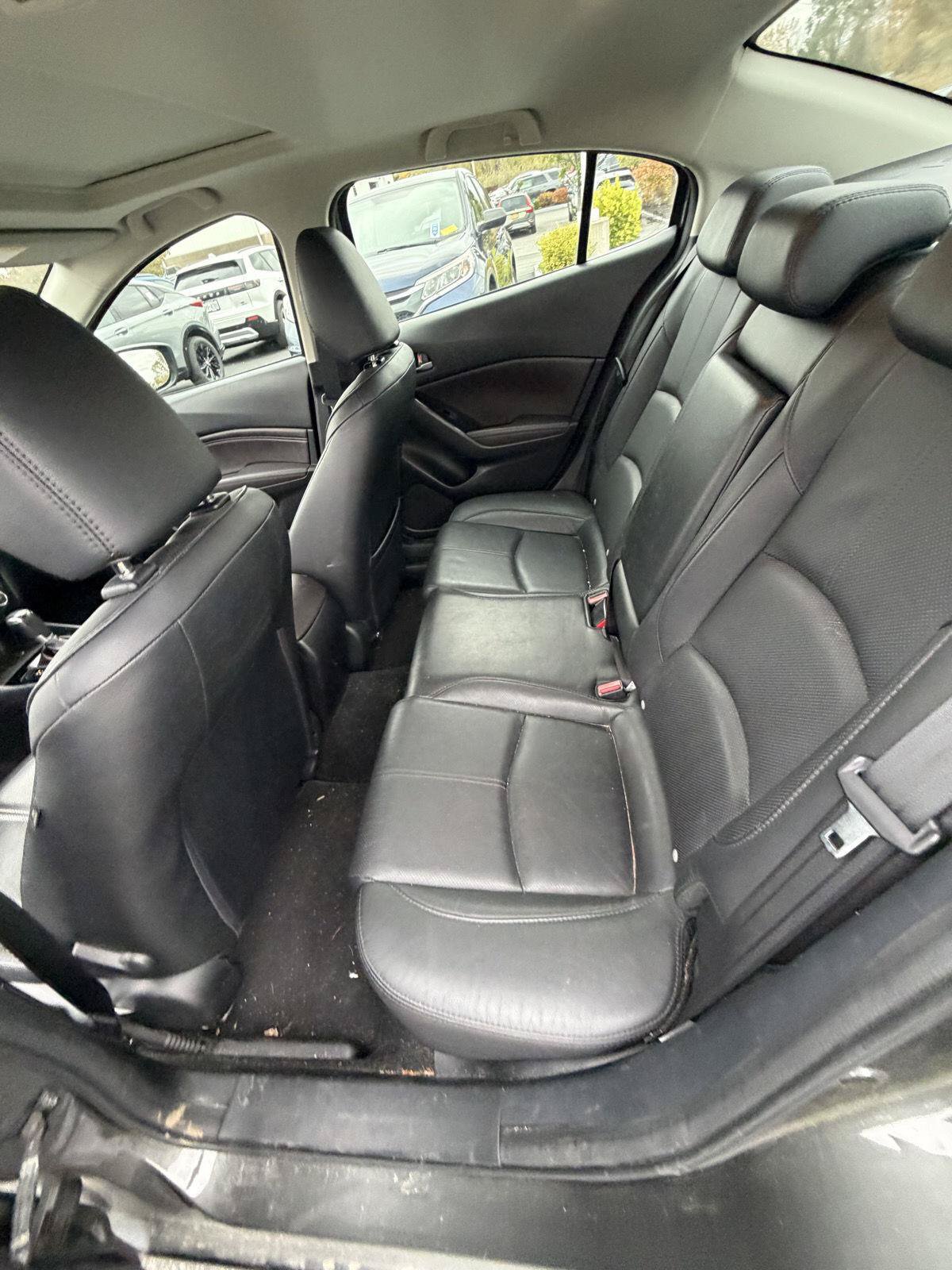 Used 2018 MAZDA MAZDA3 Grand Touring w/ Premium Equipment Package FWD image 12