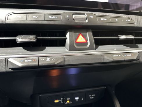 Used 2025 Kia K4 EX image 16