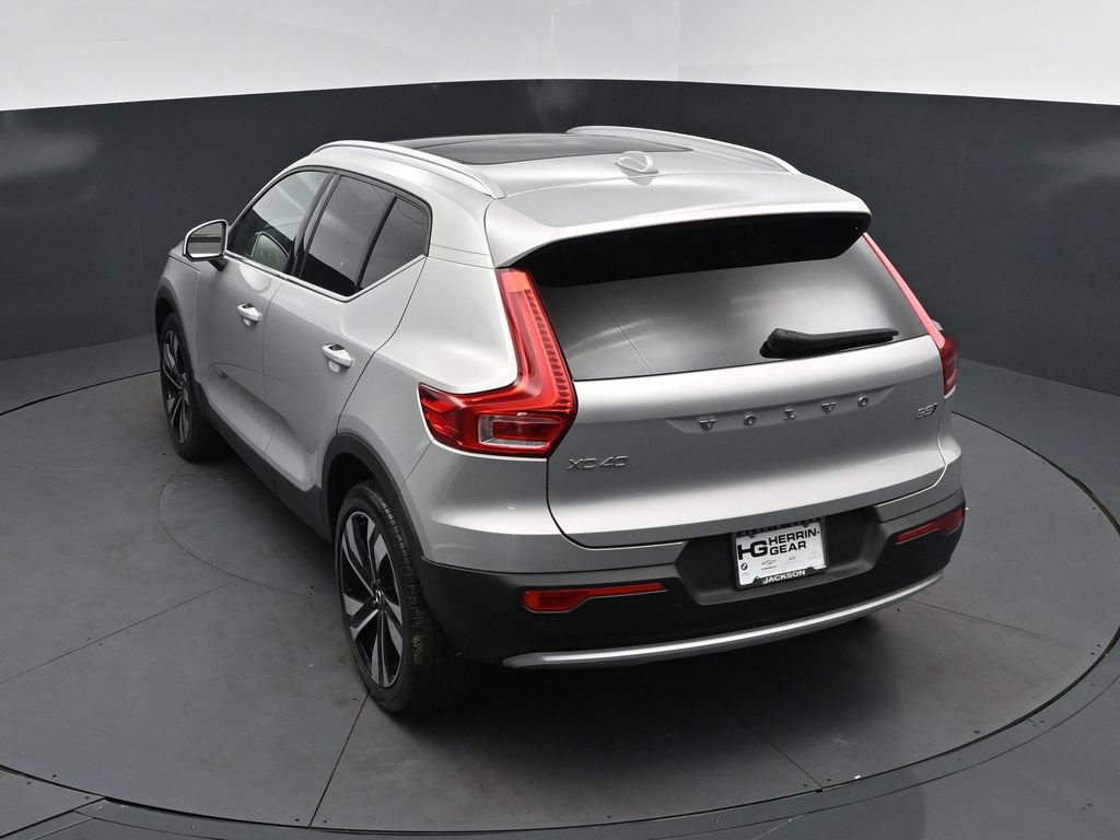 Used 2025 Volvo XC40 B5 Plus AWD/4WD image 33