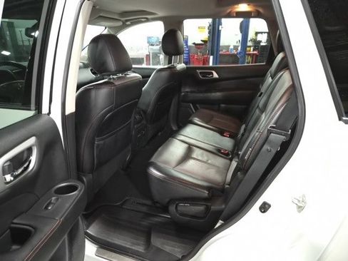 Used 2019 Nissan Pathfinder SL image 18