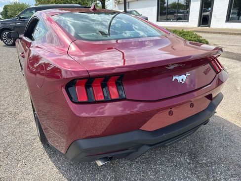 Used 2025 Ford Mustang Coupe RWD image 8