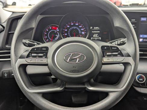 Used 2022 Hyundai Elantra SEL image 20