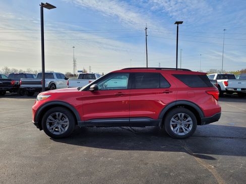 Certified 2021 Ford Explorer XLT w/ Equipment Group 202A image 7