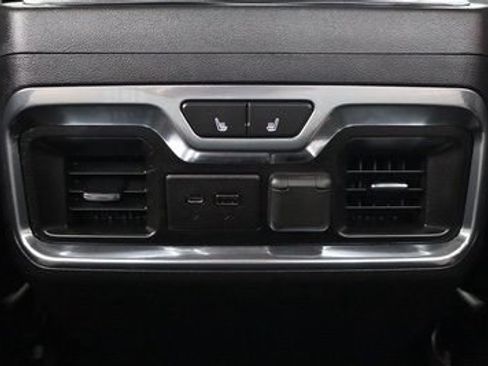 Used 2019 GMC Sierra 1500 AT4 w/ AT4 Preferred Package AWD/4WD image 32