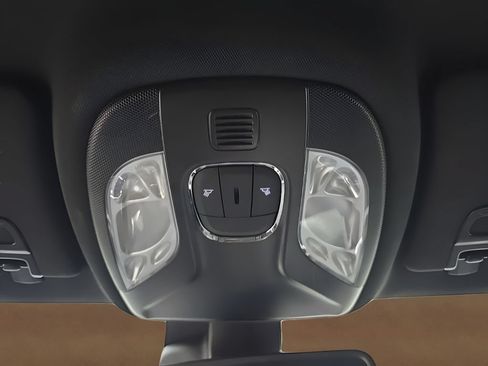 Used 2025 Jeep Compass Trailhawk AWD/4WD image 34